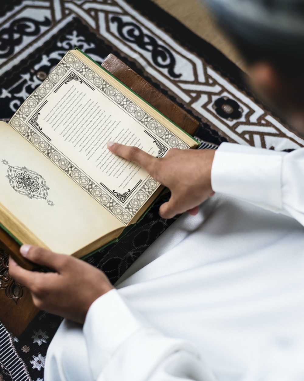 muslim-man-studying-the-quran.jpg